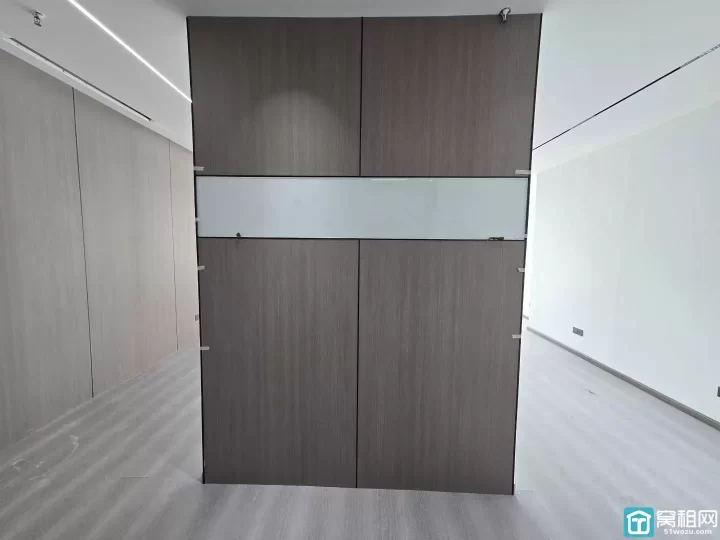 宁波鄞州区慧和大厦朝南110平，隔间可定制带上下水，一口价4000元/月