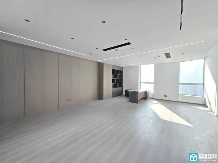 宁波鄞州区慧和大厦朝南110平，隔间可定制带上下水，一口价4000元/月