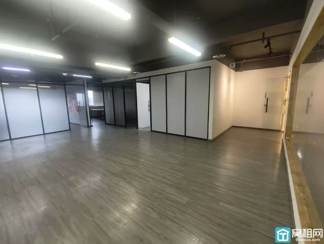 宁波常洪隧道旁江北孔浦街道路林水产电商园出租面积180平办公室