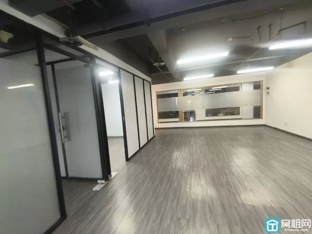 宁波常洪隧道旁江北孔浦街道路林水产电商园出租面积180平办公室