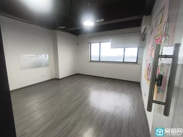 宁波常洪隧道旁江北孔浦街道路林水产电商园出租面积180平办公室