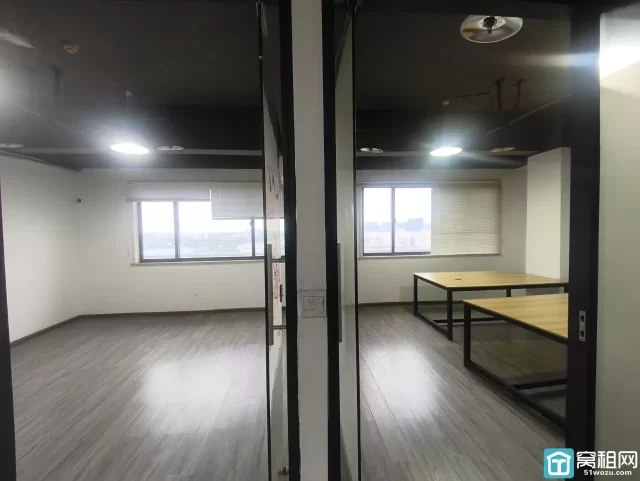 宁波常洪隧道旁江北孔浦街道路林水产电商园出租面积180平办公室