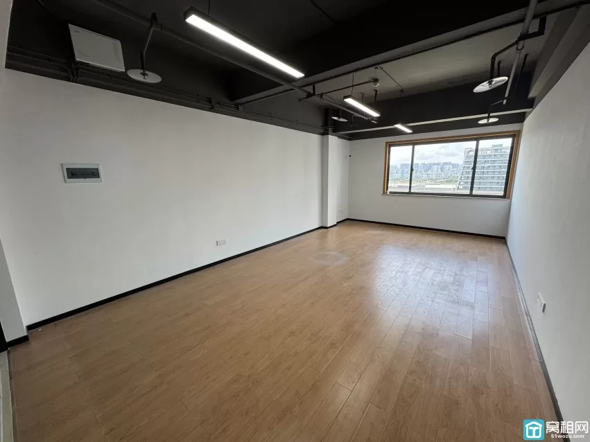 宁波江北区宁波大学附近路林海产直播电商产业园面积60平  单价0.9元/平/天出租