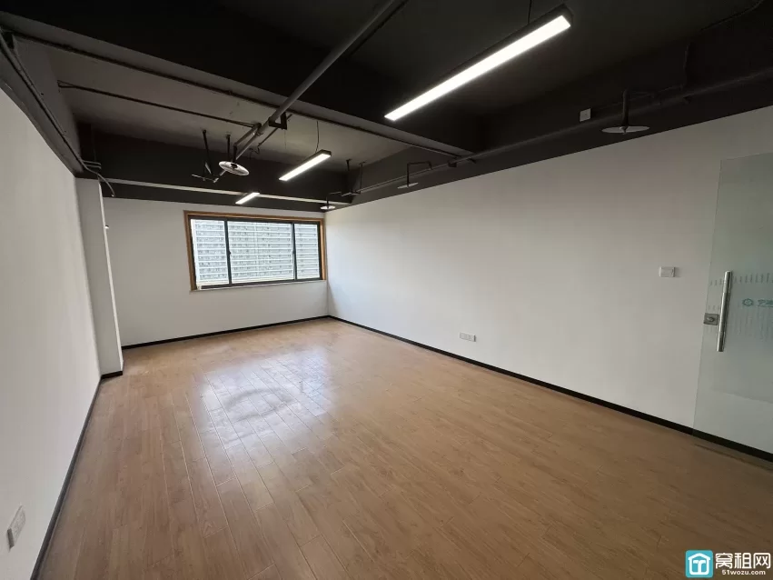 宁波江北区宁波大学附近路林海产直播电商产业园面积60平  单价0.9元/平/天出租