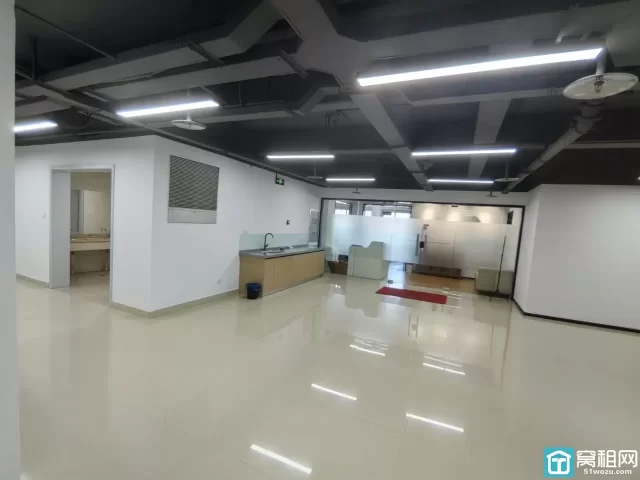 宁波江北孔浦街道路林市场水产电商园面积166平，朝南 月租4500元