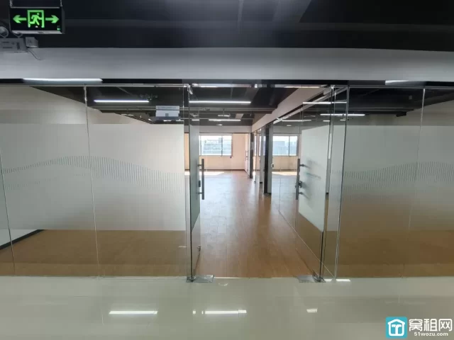 宁波江北孔浦街道路林市场水产电商园面积166平，朝南 月租4500元