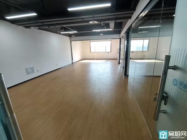 宁波江北孔浦街道路林市场水产电商园面积166平，朝南 月租4500元