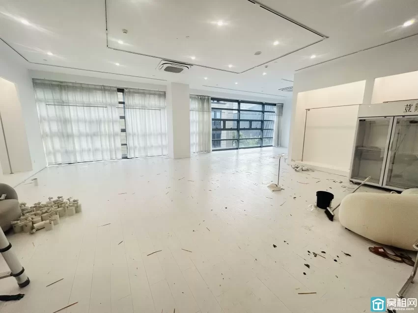 宁波鄞州区人才市场隔壁东轩大厦289平 朝西南，特价1.45元 得房率70%