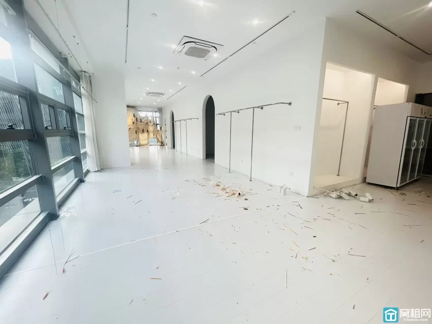 宁波鄞州区人才市场隔壁东轩大厦289平 朝西南，特价1.45元 得房率70%