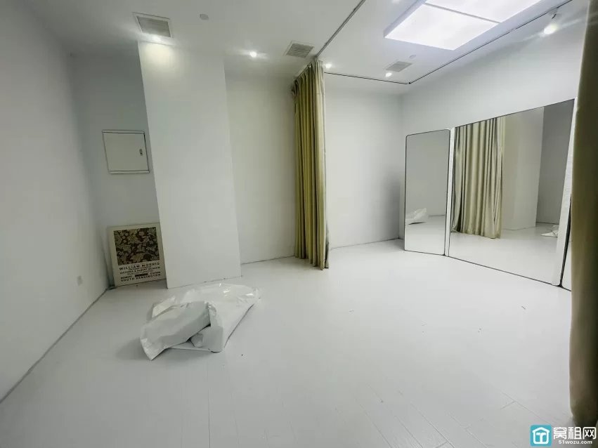 宁波鄞州区人才市场隔壁东轩大厦289平 朝西南，特价1.45元 得房率70%