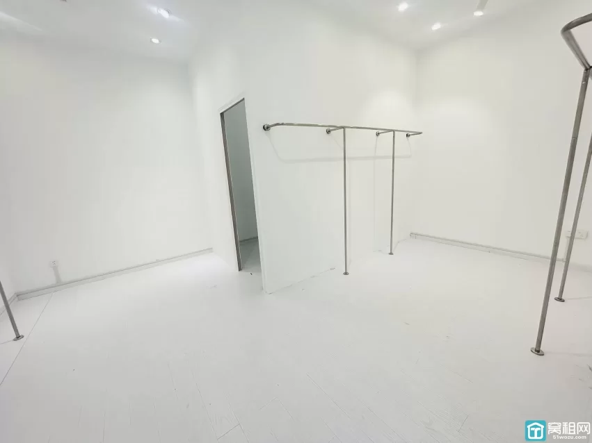 宁波鄞州区人才市场隔壁东轩大厦289平 朝西南，特价1.45元 得房率70%