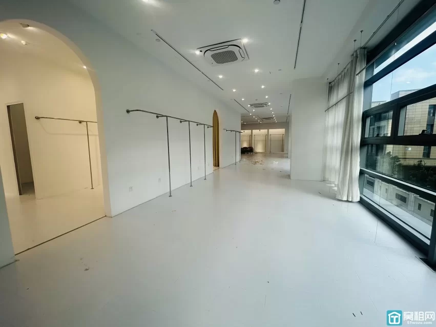 宁波鄞州区人才市场隔壁东轩大厦289平 朝西南，特价1.45元 得房率70%