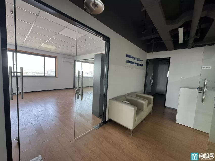 宁波镇海庄市石化加油站附近电商园面积203平方办公室出租单价0.9元