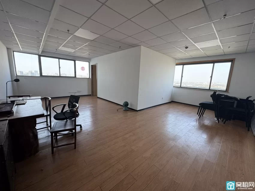 宁波镇海庄市石化加油站附近电商园面积203平方办公室出租单价0.9元