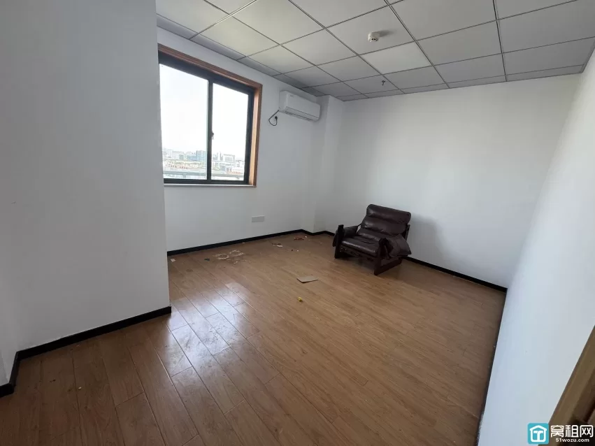 宁波镇海庄市石化加油站附近电商园面积203平方办公室出租单价0.9元