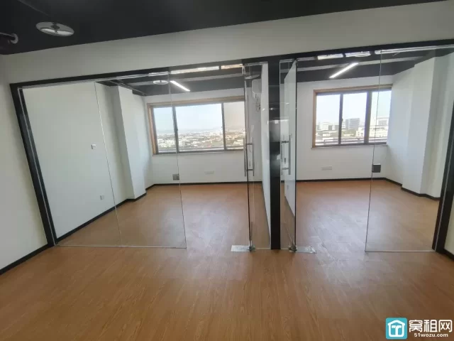 宁波江北孔浦街道路林水产电商园面积82平 月租2400元