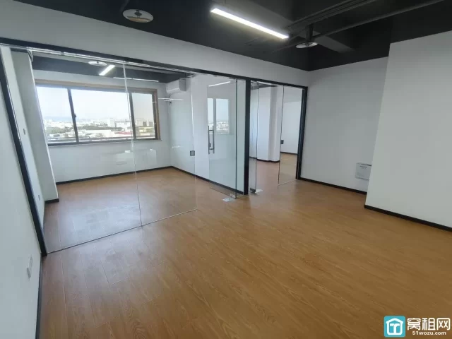 宁波江北孔浦街道路林水产电商园面积82平 月租2400元