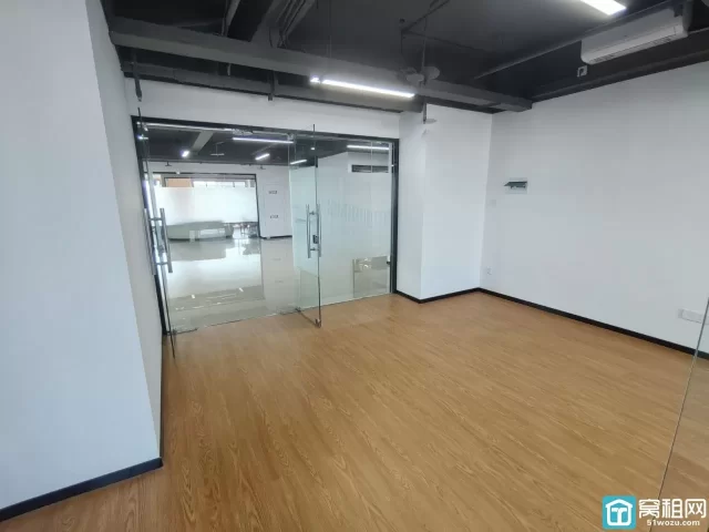 宁波江北孔浦街道路林水产电商园面积82平 月租2400元