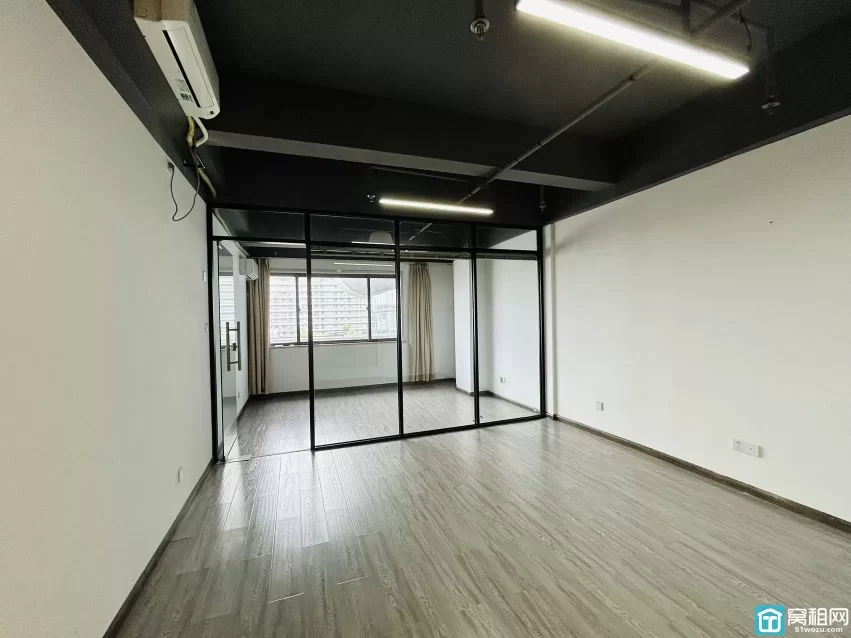 宁波市江北区路林水产市场综合楼58平米朝南办公室出租租金：1566元/月