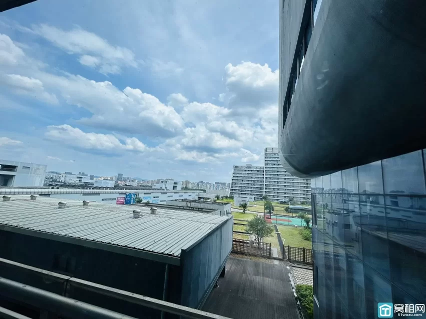 宁波市江北区路林水产市场综合楼58平米朝南办公室出租租金：1566元/月