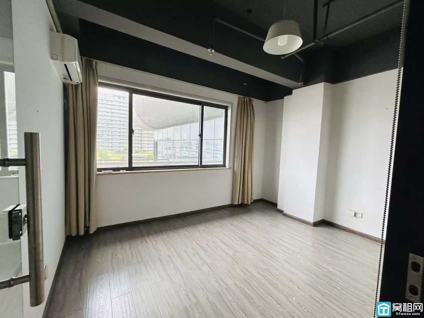 宁波市江北区路林水产市场综合楼58平米朝南办公室出租租金：1566元/月