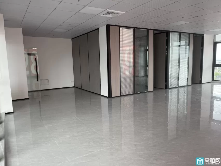 宁波江北洪塘街道写字楼327平精装租金1.1/平/天 不含税