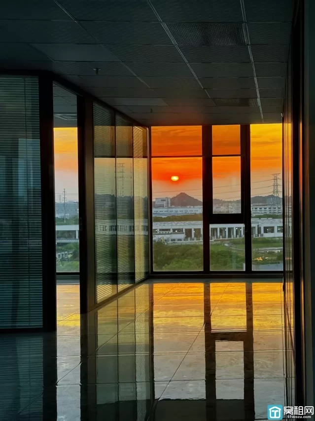 宁波江北区洪塘湾写字楼141平米精装修办公室出租1块/平/天 不含税