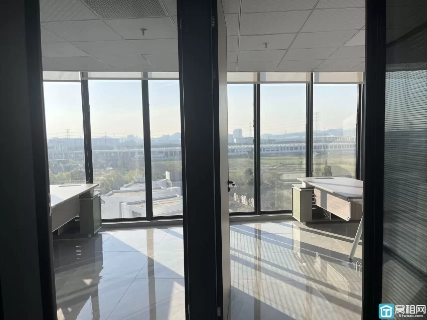 宁波江北区洪塘湾写字楼141平米精装修办公室出租1块/平/天 不含税