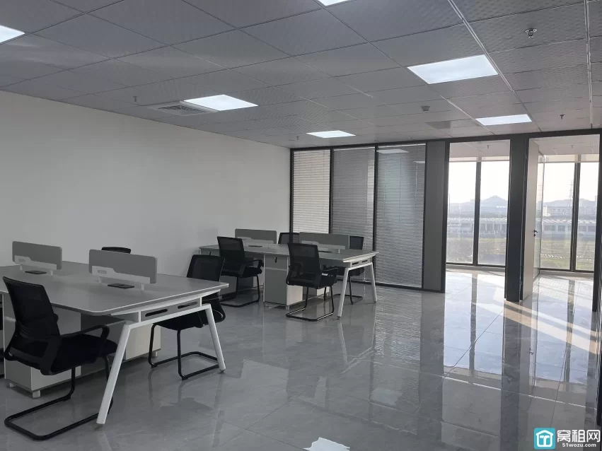 宁波江北区洪塘湾写字楼141平米精装修办公室出租1块/平/天 不含税