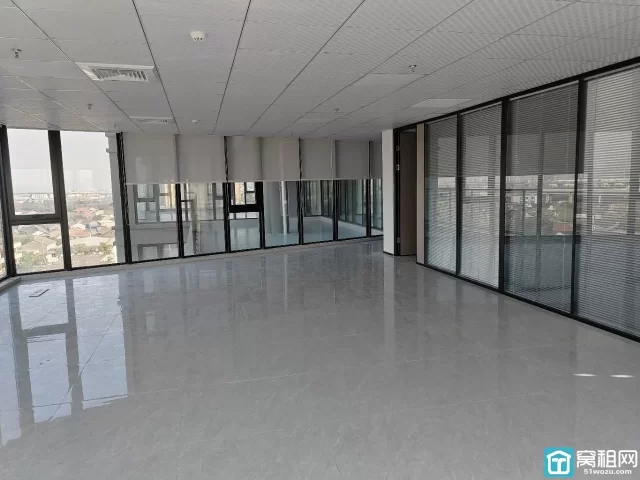 宁波江北区洪塘街道186平精装写字楼出租：2隔间/东南朝向单价1元/平米/天