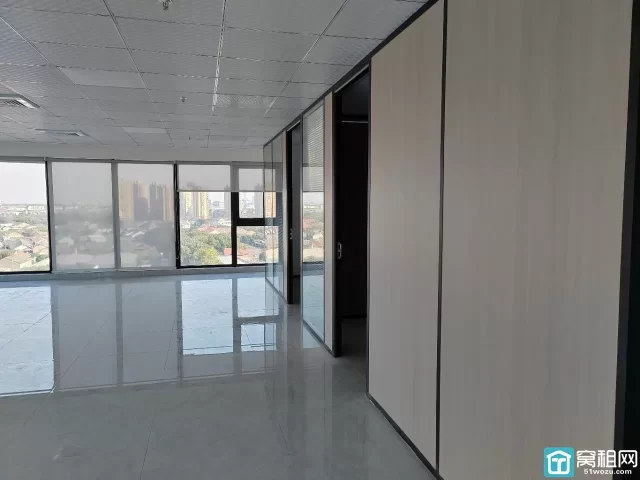 宁波江北区洪塘街道186平精装写字楼出租：2隔间/东南朝向单价1元/平米/天