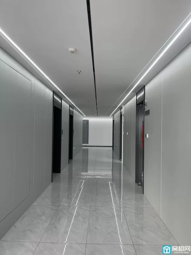 宁波江北区洪塘街道186平精装写字楼出租：2隔间/东南朝向单价1元/平米/天