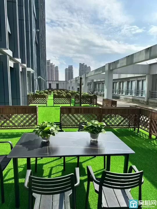 宁波鄞州区南部商务区CBD恒业大厦 125平全新精装修 带阳台办公室出租