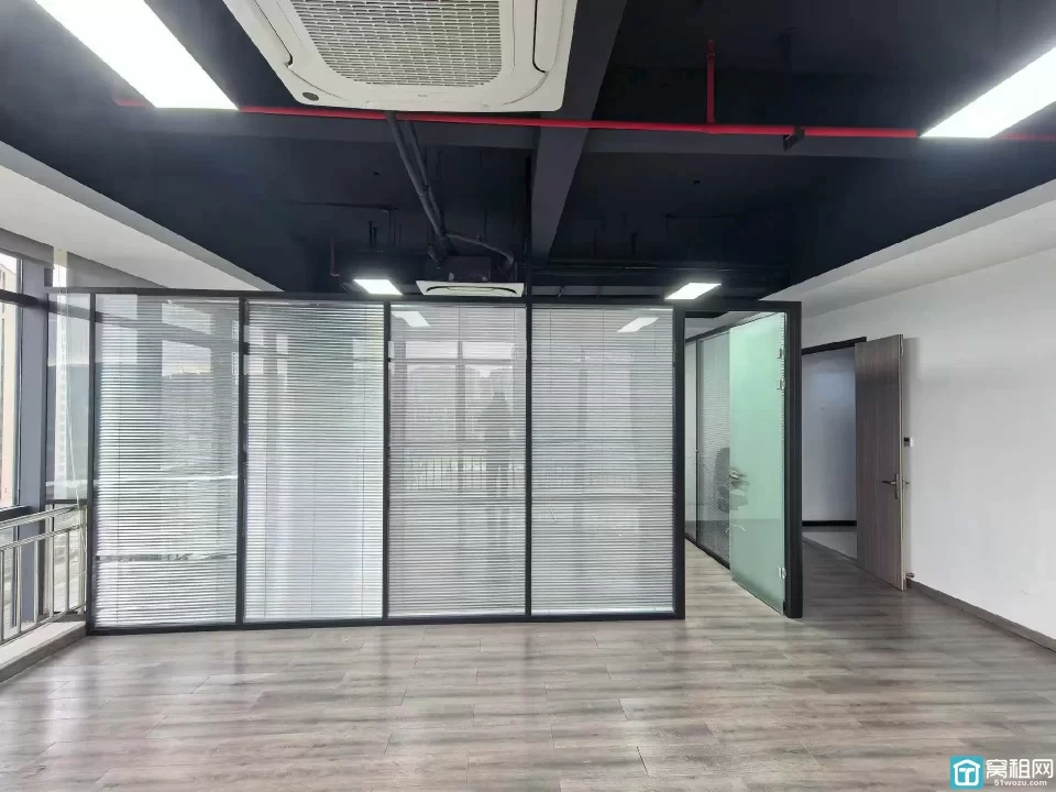 宁波镇海开元广场旁萌恒大厦 90㎡精装带隔间办公室出租