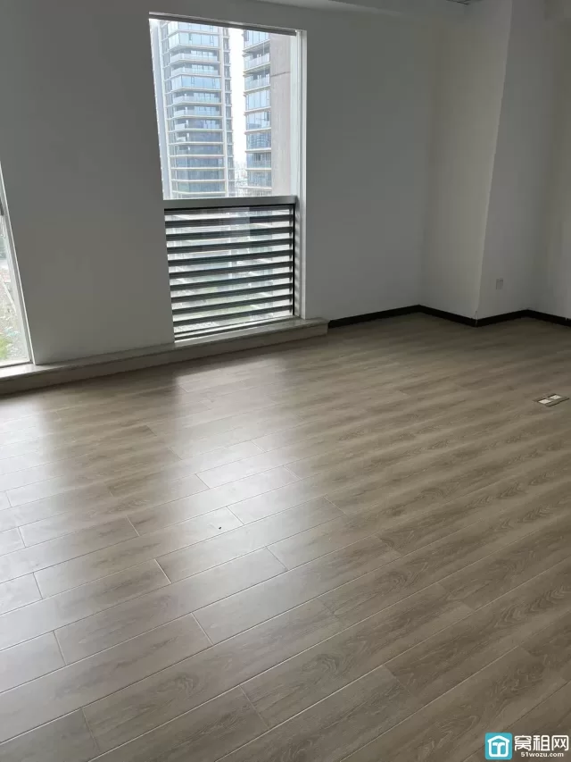 宁波地铁7号线新天路站华东城3号楼125.98平办公室出租月租：6500