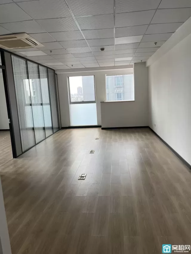 宁波地铁7号线新天路站华东城3号楼125.98平办公室出租月租：6500