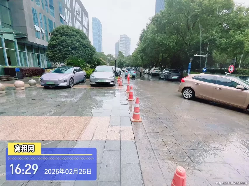 南苑环球酒店对面鄞州商会大厦停车收费？