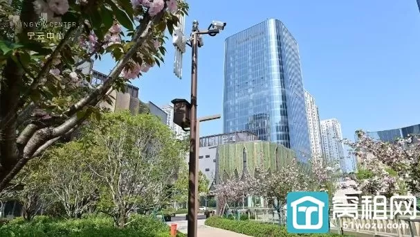 宁波鄞州区新世界宁云中心 215平米精装修出租， 目前布局2隔间+定制1隔间，18工位