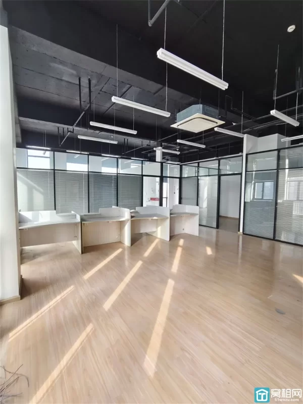 宁波市镇海区镇海大道中段432号 鼎信大厦精装带家具｜250㎡通透办公室｜可拎包入驻｜稳定园区