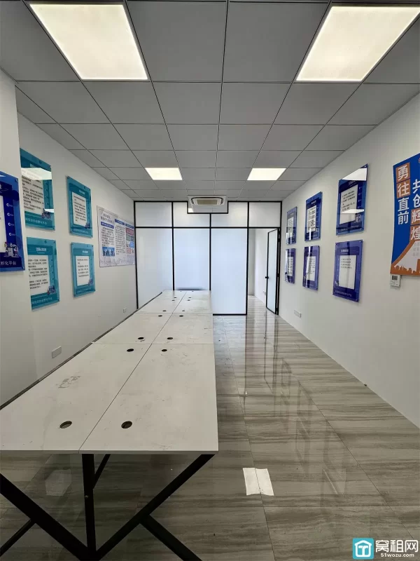 宁波镇海区7号线镇海市民广场地铁C口鼎信大厦65平米小面积办公室出租2008.5元/月