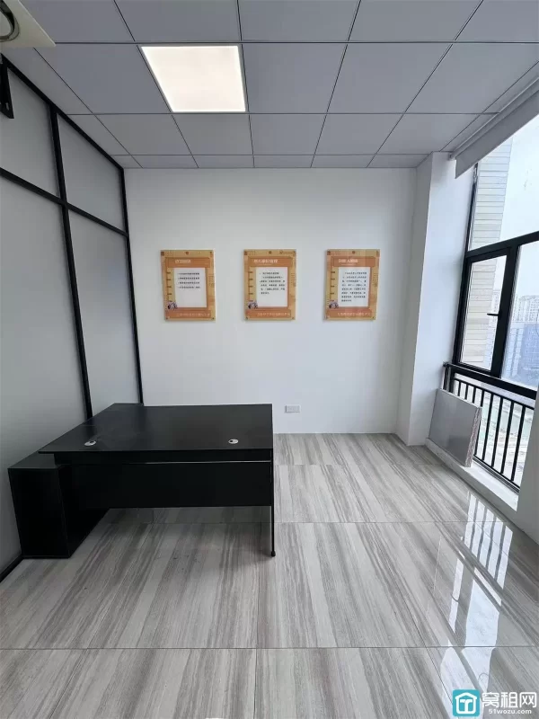 宁波镇海区7号线镇海市民广场地铁C口鼎信大厦65平米小面积办公室出租2008.5元/月