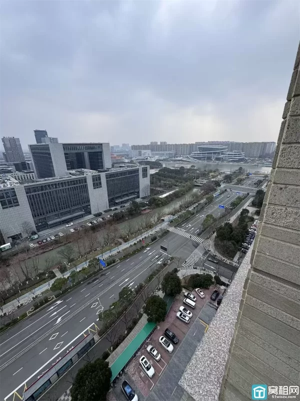 宁波镇海区7号线镇海市民广场地铁C口鼎信大厦65平米小面积办公室出租2008.5元/月