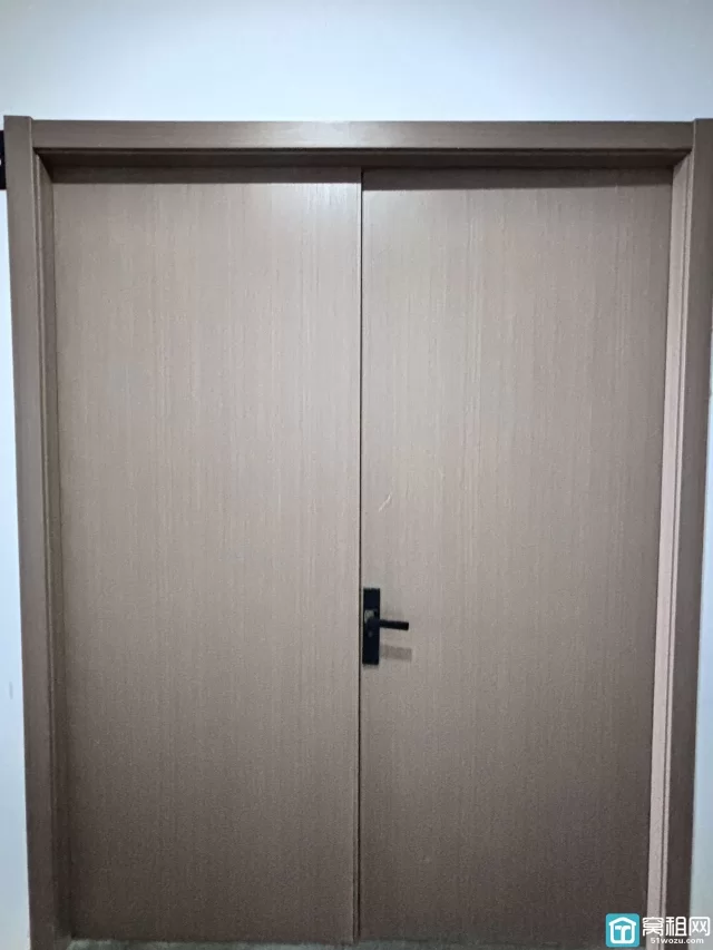 出租鄞州下应魔方十一仓210平，朝西，4个隔间，直播格局