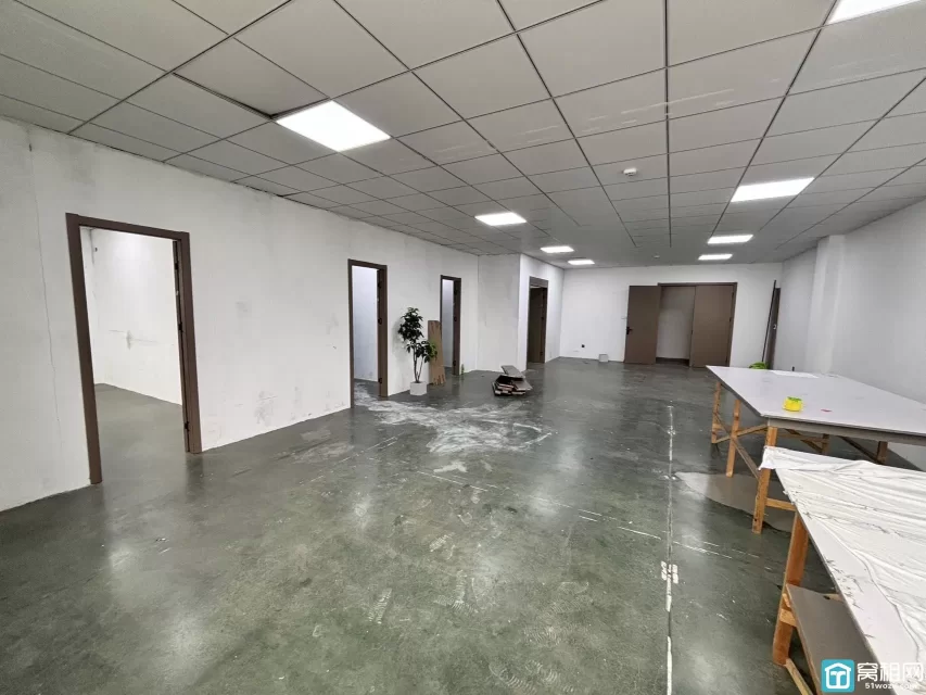 出租鄞州下应魔方十一仓210平，朝西，4个隔间，直播格局