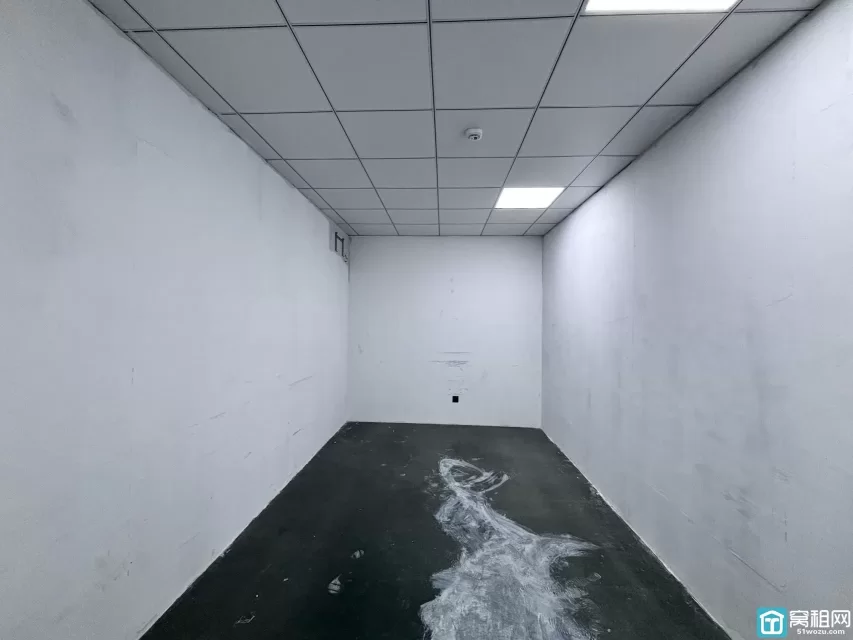 出租鄞州下应魔方十一仓210平，朝西，4个隔间，直播格局