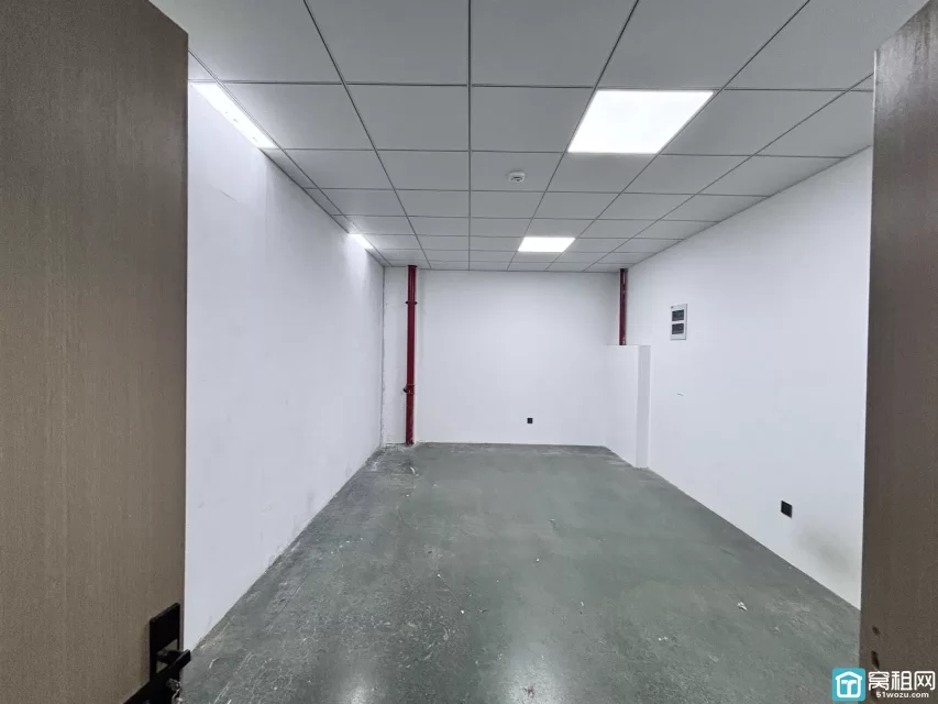 出租鄞州下应魔方十一仓210平，朝西，4个隔间，直播格局