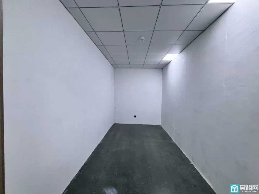 出租鄞州下应魔方十一仓210平，朝西，4个隔间，直播格局