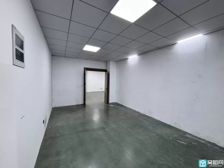 出租鄞州下应魔方十一仓210平，朝西，4个隔间，直播格局