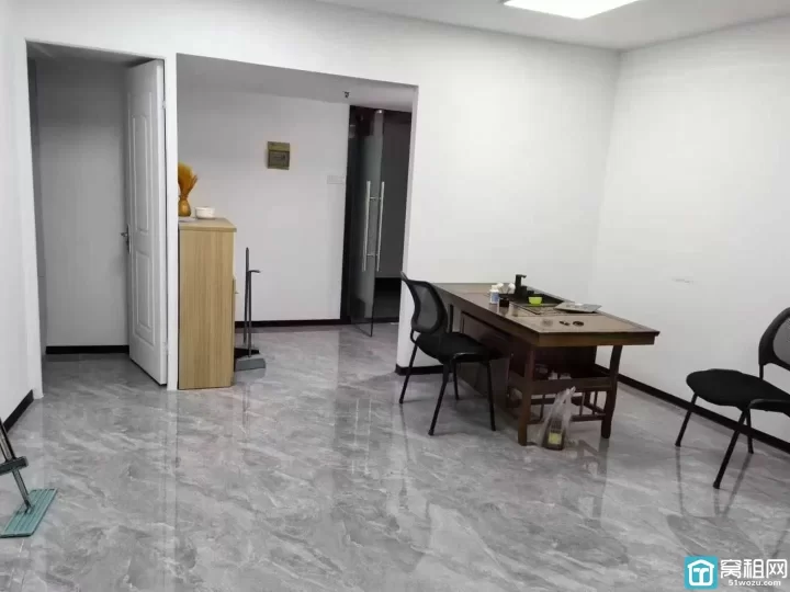 宁波市区鄞州区百丈路会展中心大厦80平米写字楼独立卫生间，上下水源，可做美容