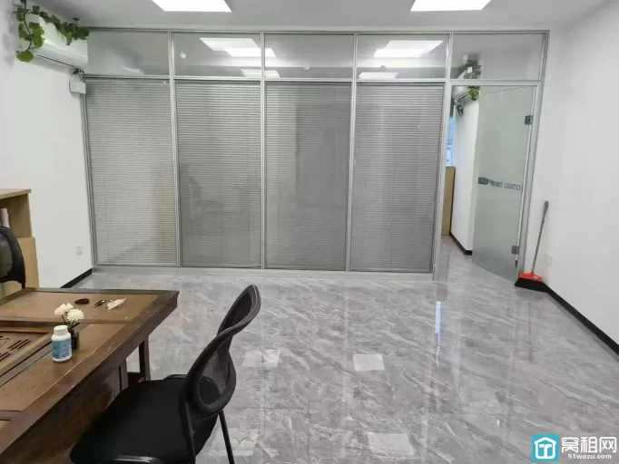 宁波市区鄞州区百丈路会展中心大厦80平米写字楼独立卫生间，上下水源，可做美容